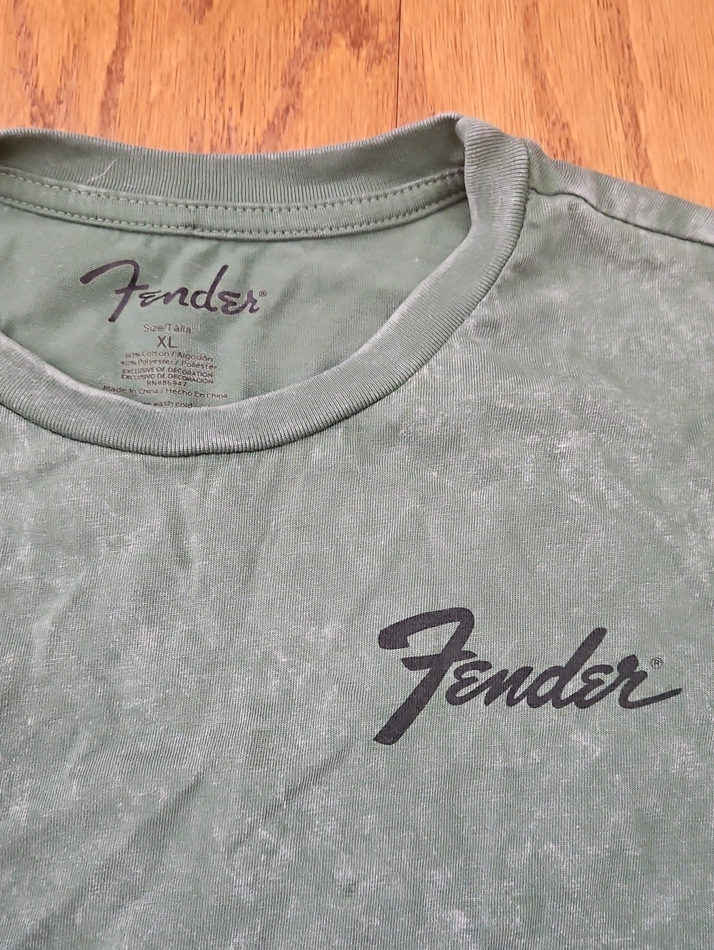 Fender Rock N Roll Guitars Green Acid Wash Cropped Graphic Tee Shirt Size XL - Picture 3 of 4